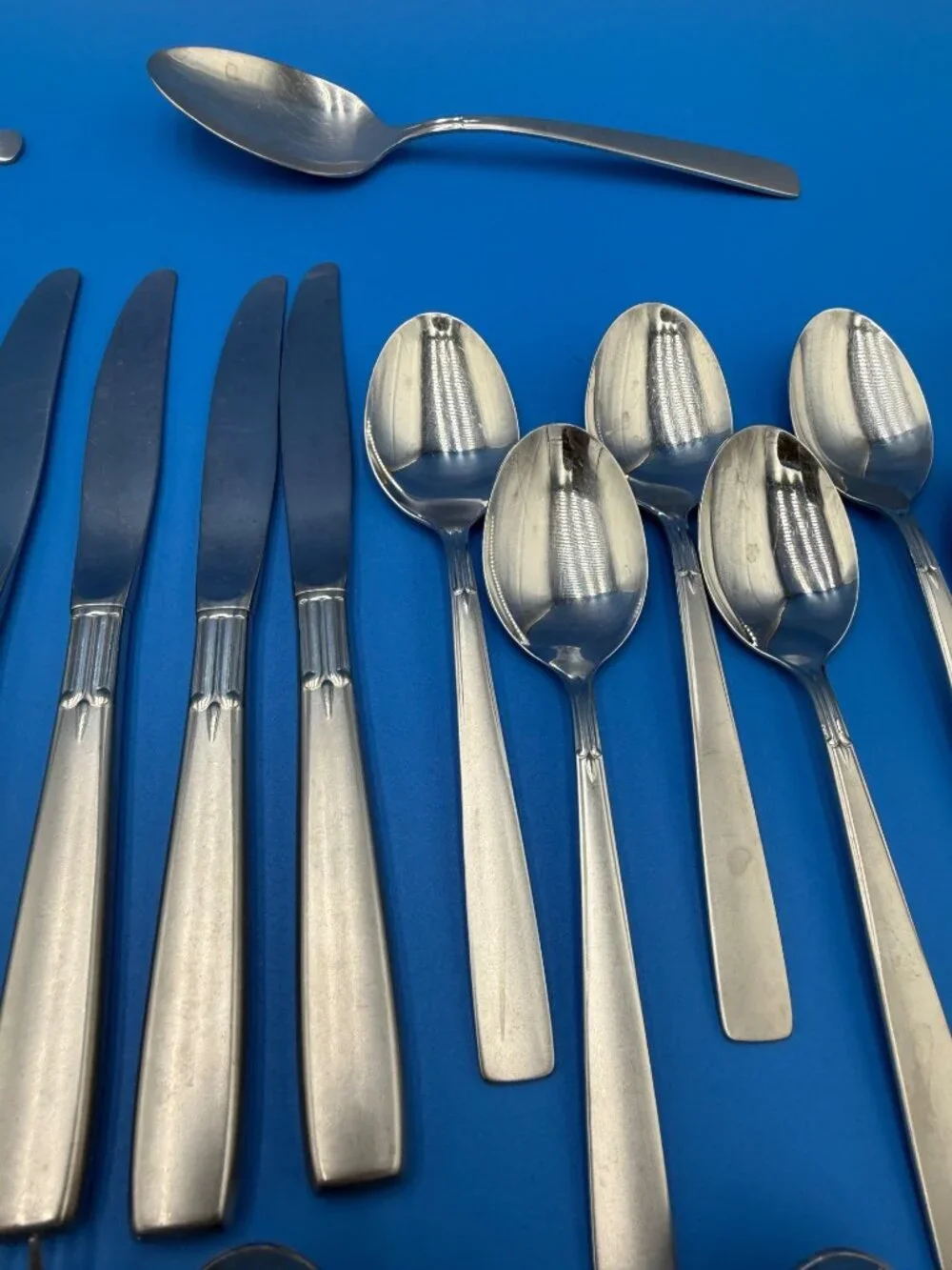 Oneida Satin Accent Flatware Set Spoons Forks Knives 43 Pc Set